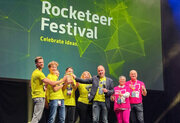 Das Team vom DZ.S nimmt den „Rocketeer of the year“-Award 2024 entgegen. (Foto: DZ.S)